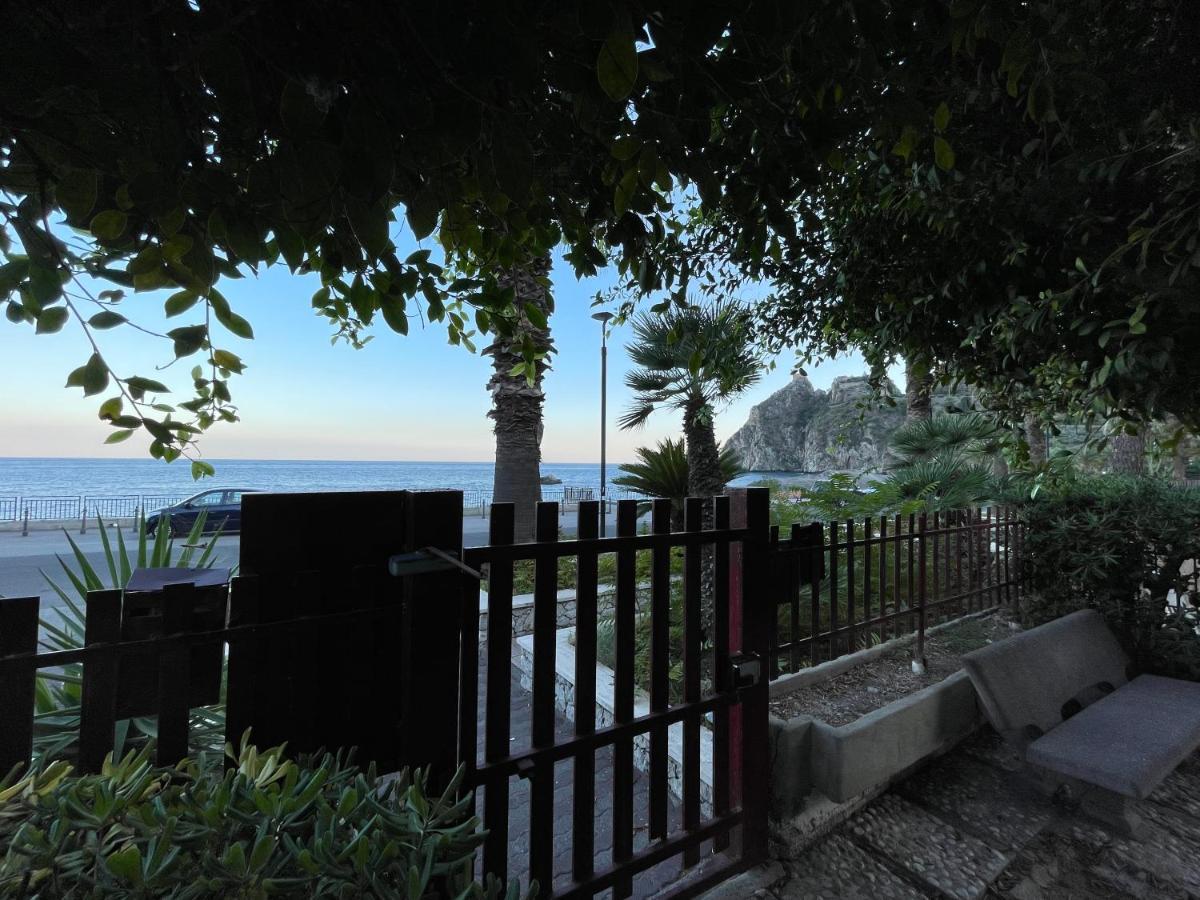 Incantevole Appartamento Taormina Сант-Алессио-Сикуло Экстерьер фото